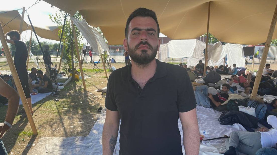 Ibrahim, bezweet en uitgeput in Ter Apel afgelopen donderdag