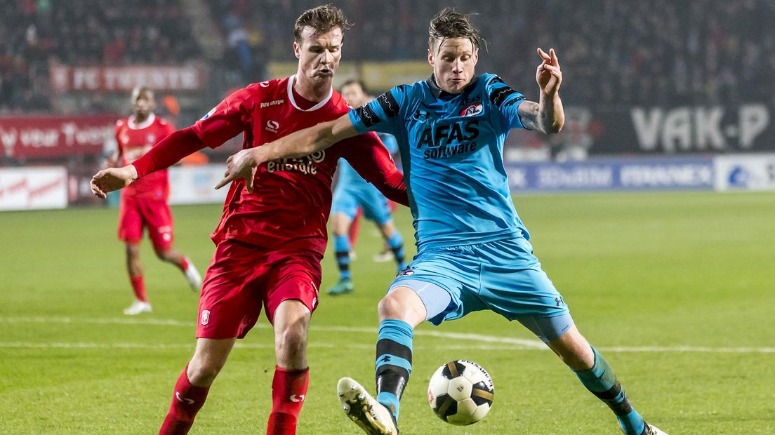 Bijen in duel met Weghrost