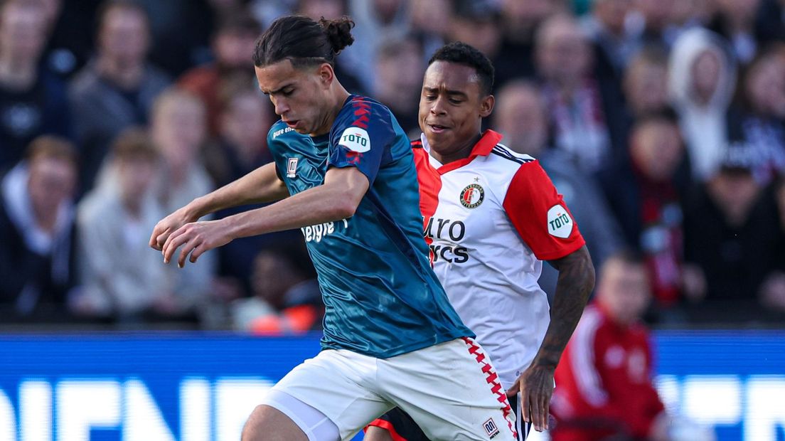 Zerrouki in actie tegen Feyenoord in De Kuip