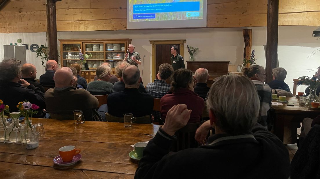 Enkele tientallen mensen kwamen maandagavond op de bewonersbijeenkomst in Zuidwolde af
