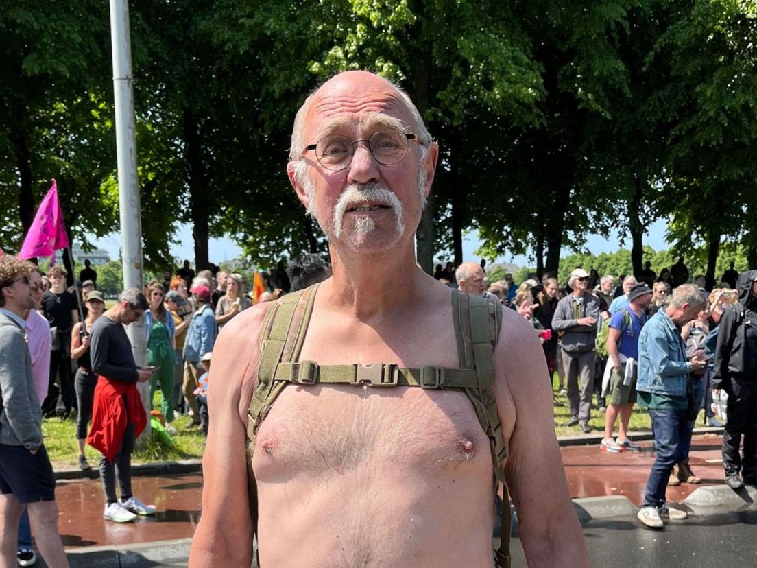 Wie zijn de demonstranten die het waterkanon trotseren?