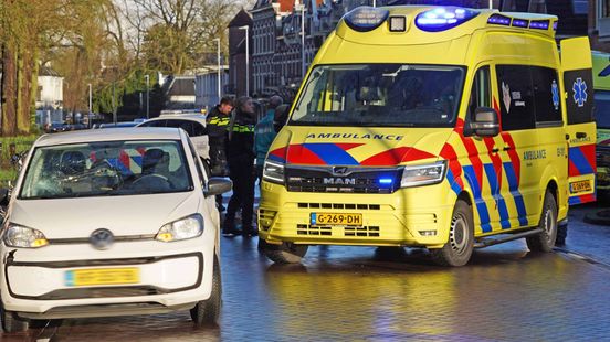 Fietsster raakt ernstig gewond bij ongeluk met auto in Assen.