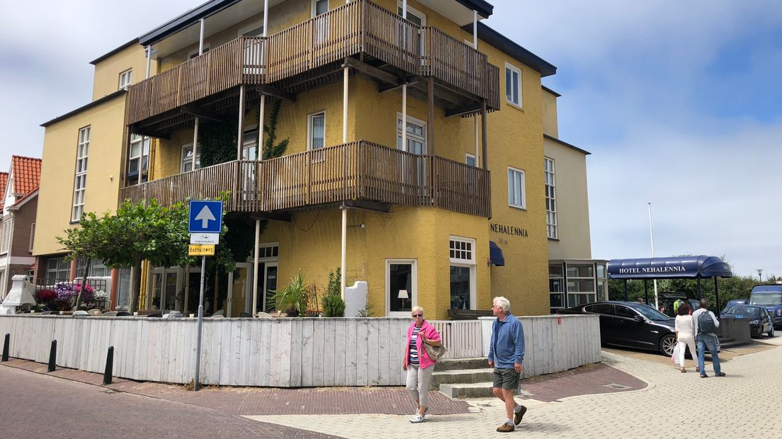 Klachten over waterdruk in Domburgse hotels; 'Geen espresso en te zachte douchestraal'