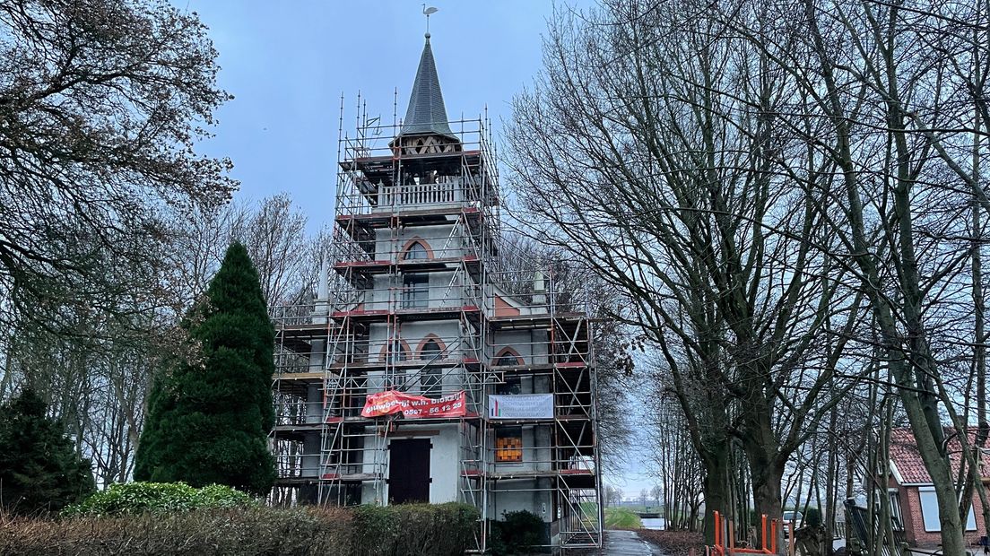 De Lutherse Kerk in Nieuwe Pekela staat in de steigers