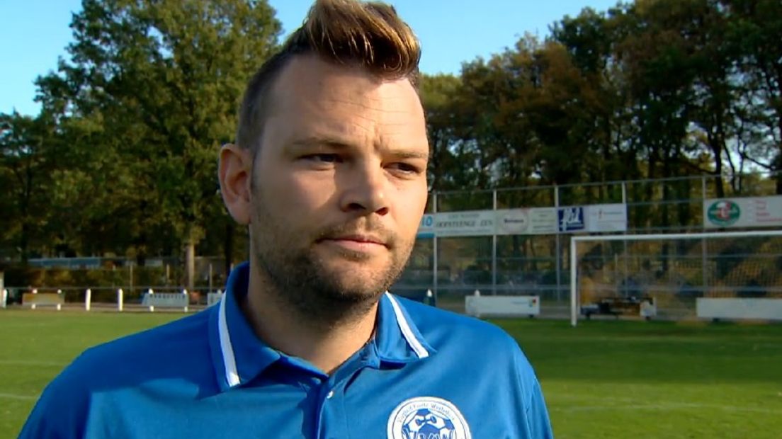 VKW-trainer Bas Nibbelke (Rechten: RTV Drenthe)