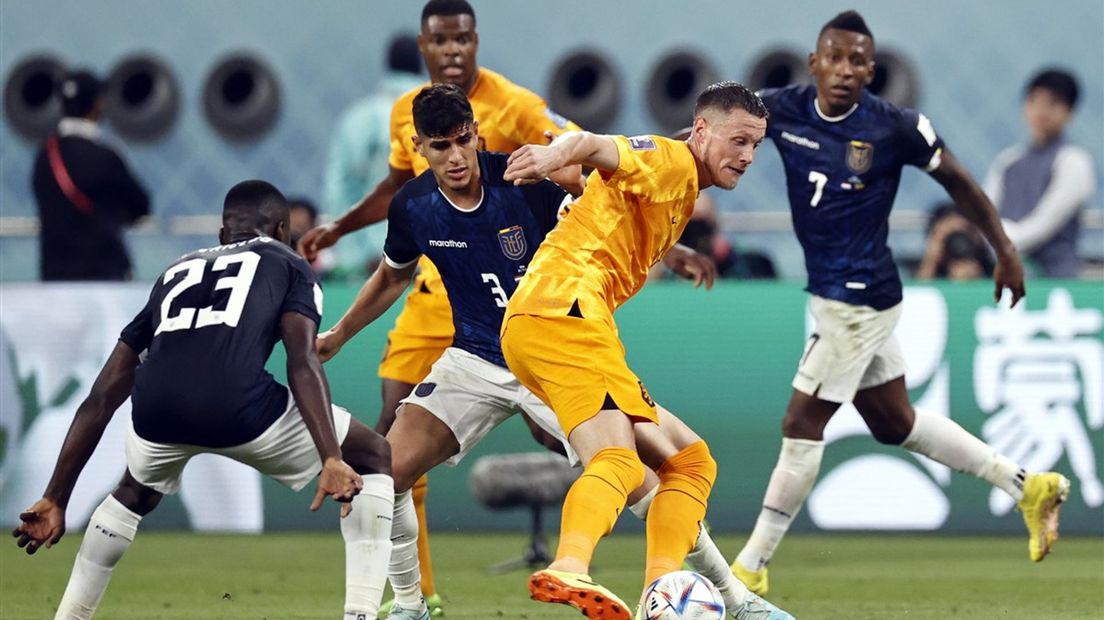 Wout Weghorst in actie tegen Ecuador