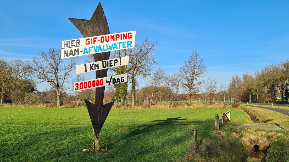 Protestbord van de stichting Stop Afvalwater Twente