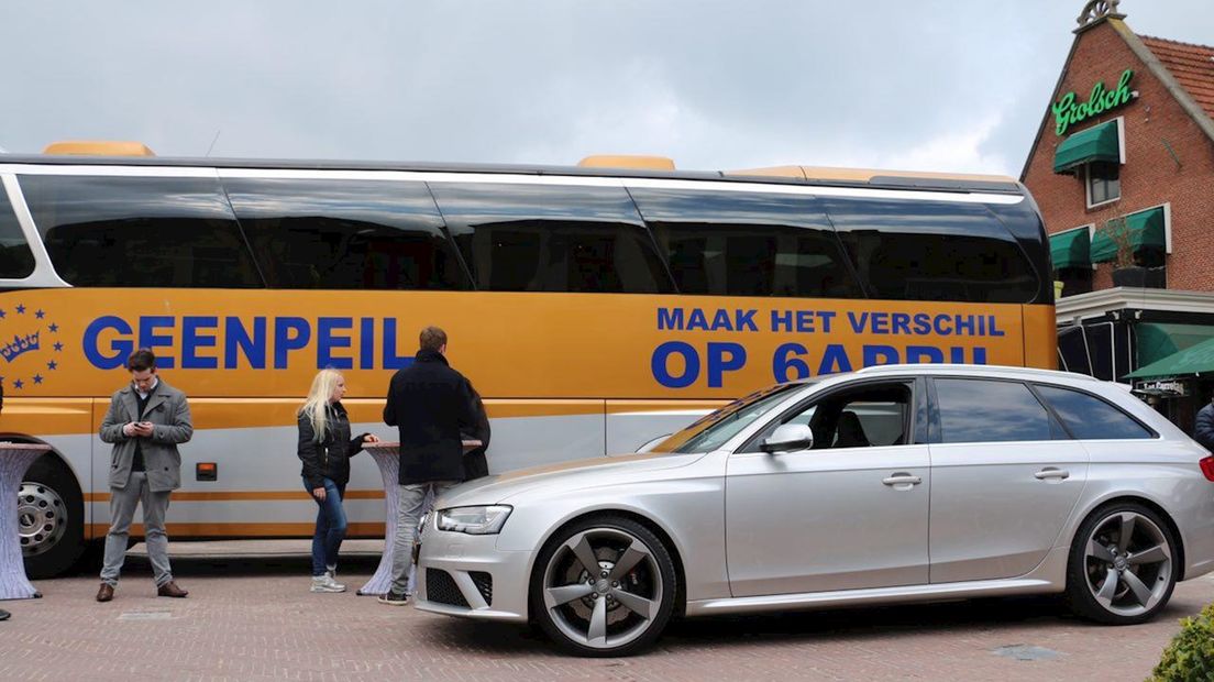 GeenPeil staat met campagnebus in Oldenzaal