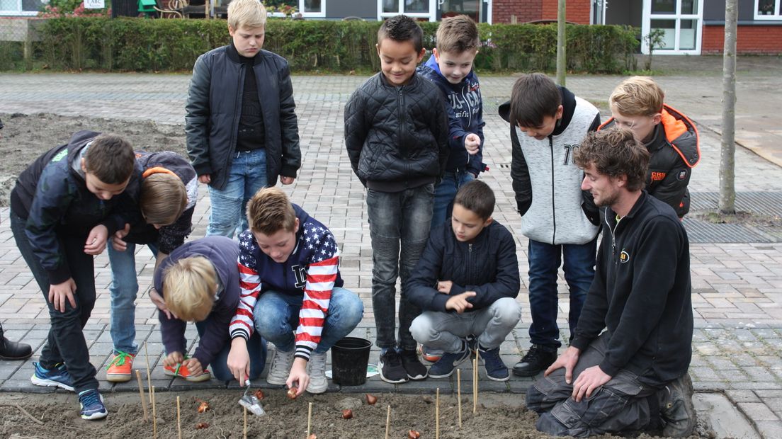 Kleine hoveniers werken mee aan beleeftuin Yerseke