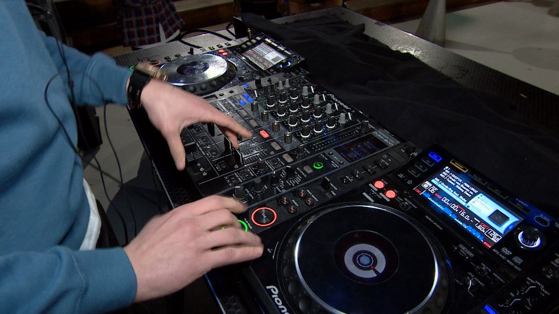 'Bekend worden als DJ is vooral jezelf promoten'