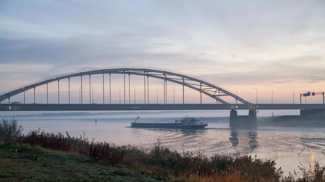 Tholense brug tijdens zonsopkomst