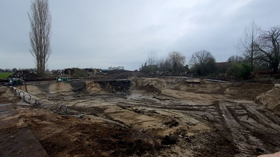 Het terrein wordt nu tot 4 meter diepte afgegraven, diepere vervuiling blijft in de grond achter