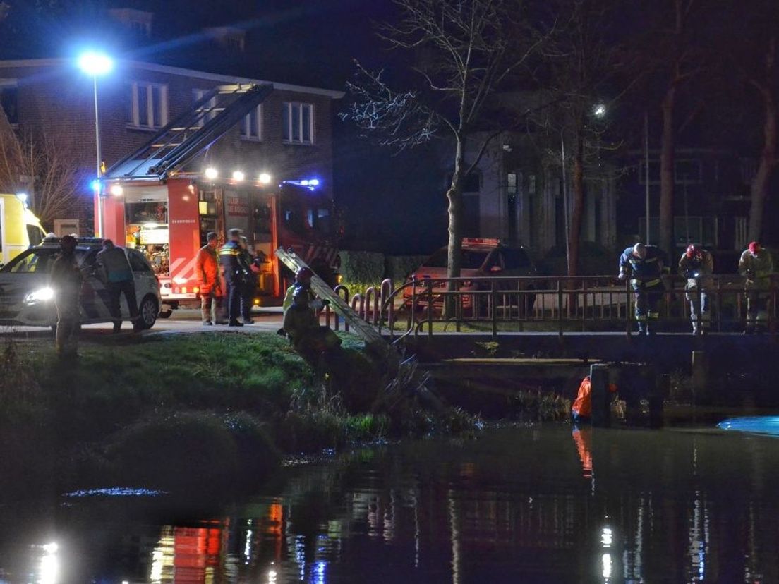 Verdachten Rijden Kanaal In Na Politieachtervolging - RTV Drenthe