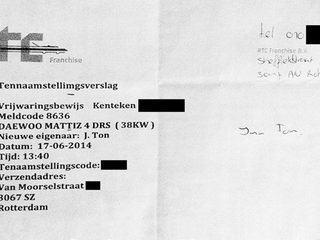 Awardwinnend verhaal Terwijl Elly 3 jaar dood in haar bed ligt, steekt buurman Jan haar AOW’tje Awardwinnend verhaal Terwijl Elly 3 jaar dood in haar bed ligt, steekt buurman Jan haar AOW’tje