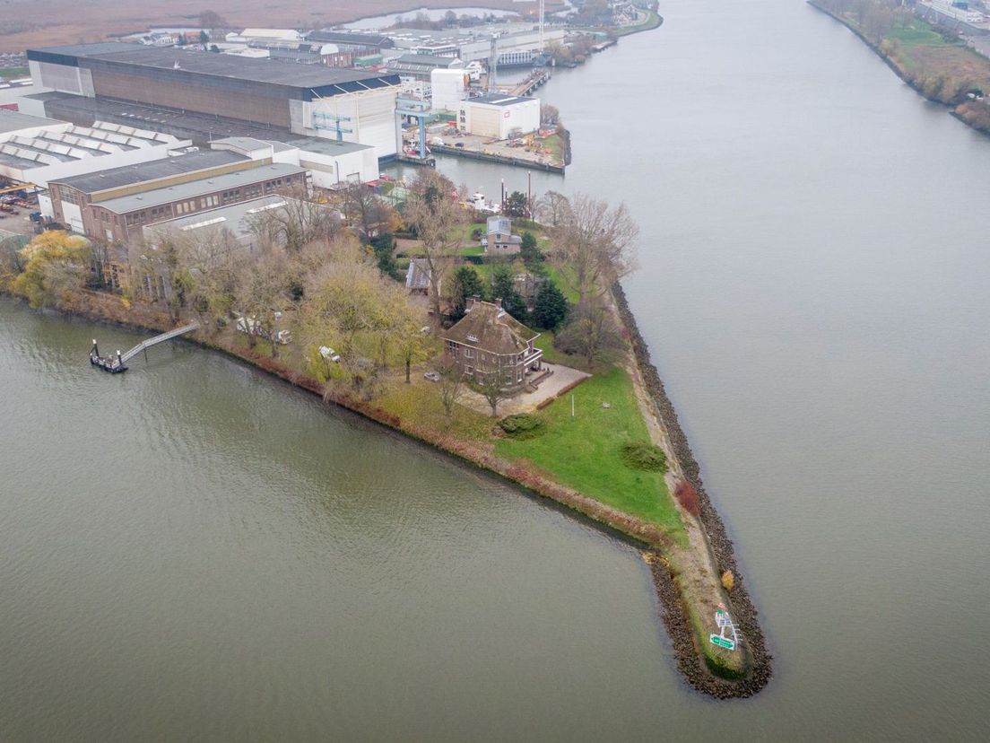 De Villa in Kinderdijk, gefotografeerd met een drone