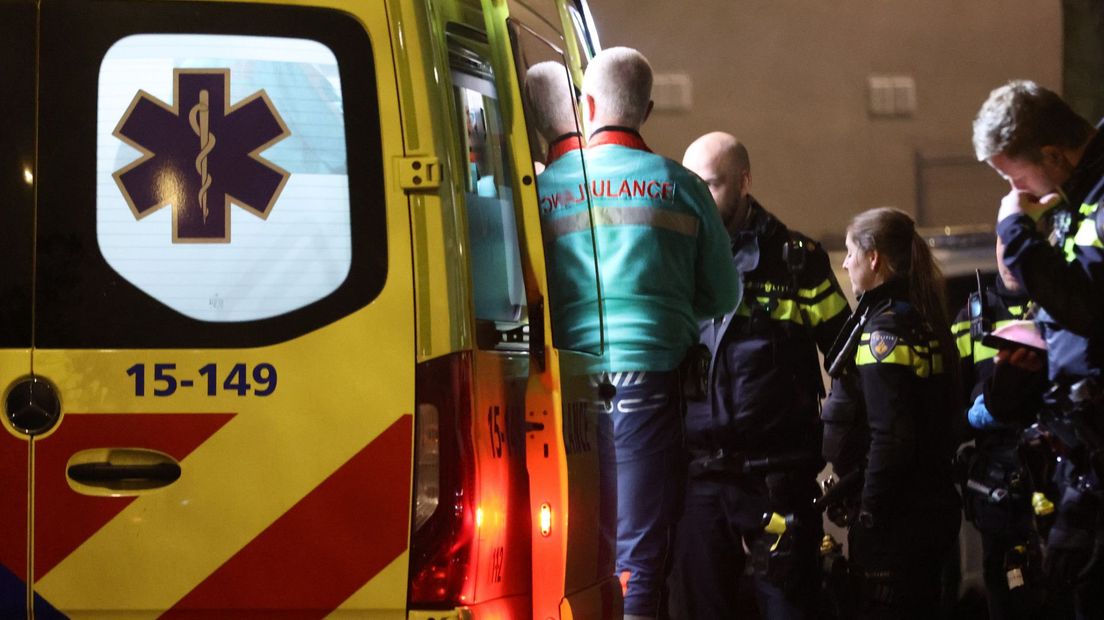 De vrouw is met een ambulance naar het ziekenhuis gebracht