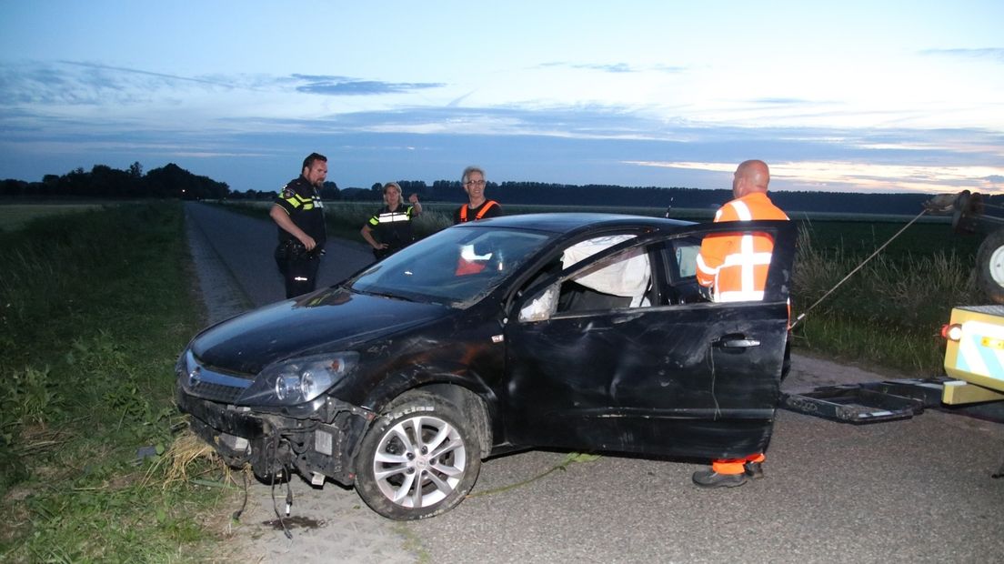 Rond 22.30 uur werden beide voertuigen door een bergingsbedrijf weggesleept.