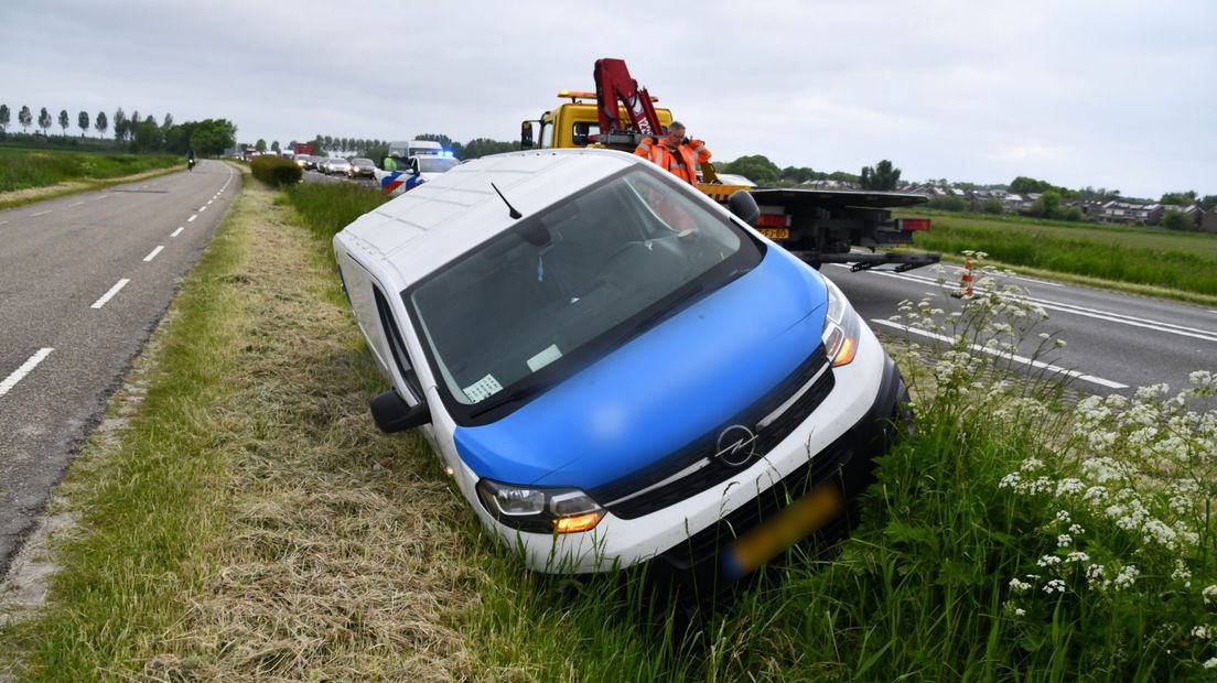 De bestelbus belandde in een greppel