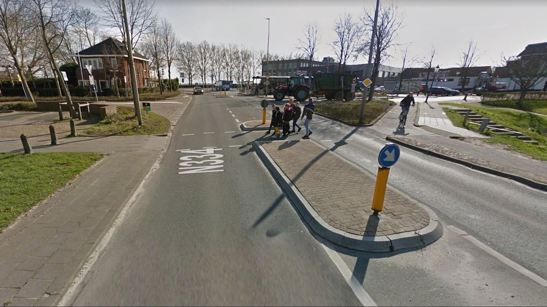 De N334 in de buurt van het Agnieten College in Zwartsluis