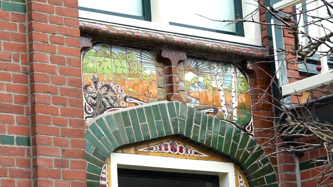 Tegeltableau op een woonhuis aan de Kattenburg in Druten