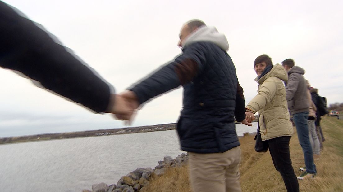 In maart vormden tegenstanders een menselijk lint tegen de komst van Brouwerseiland