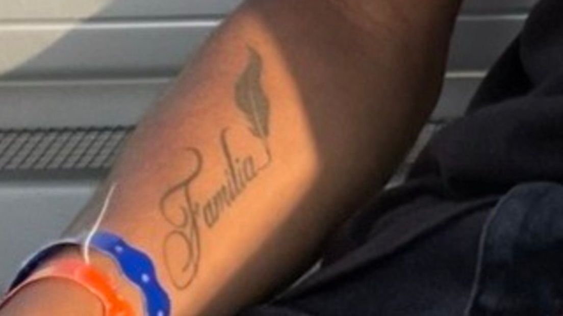 De tatoeage die Rainée op zijn arm had