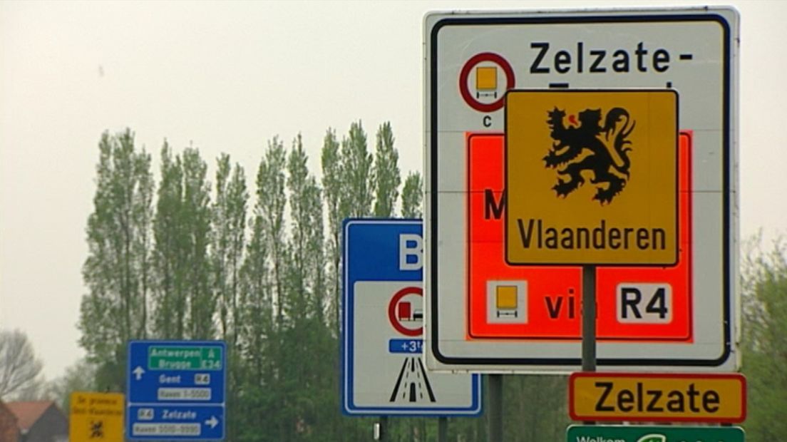 Borden op de grens van Nederland met Vlaanderen