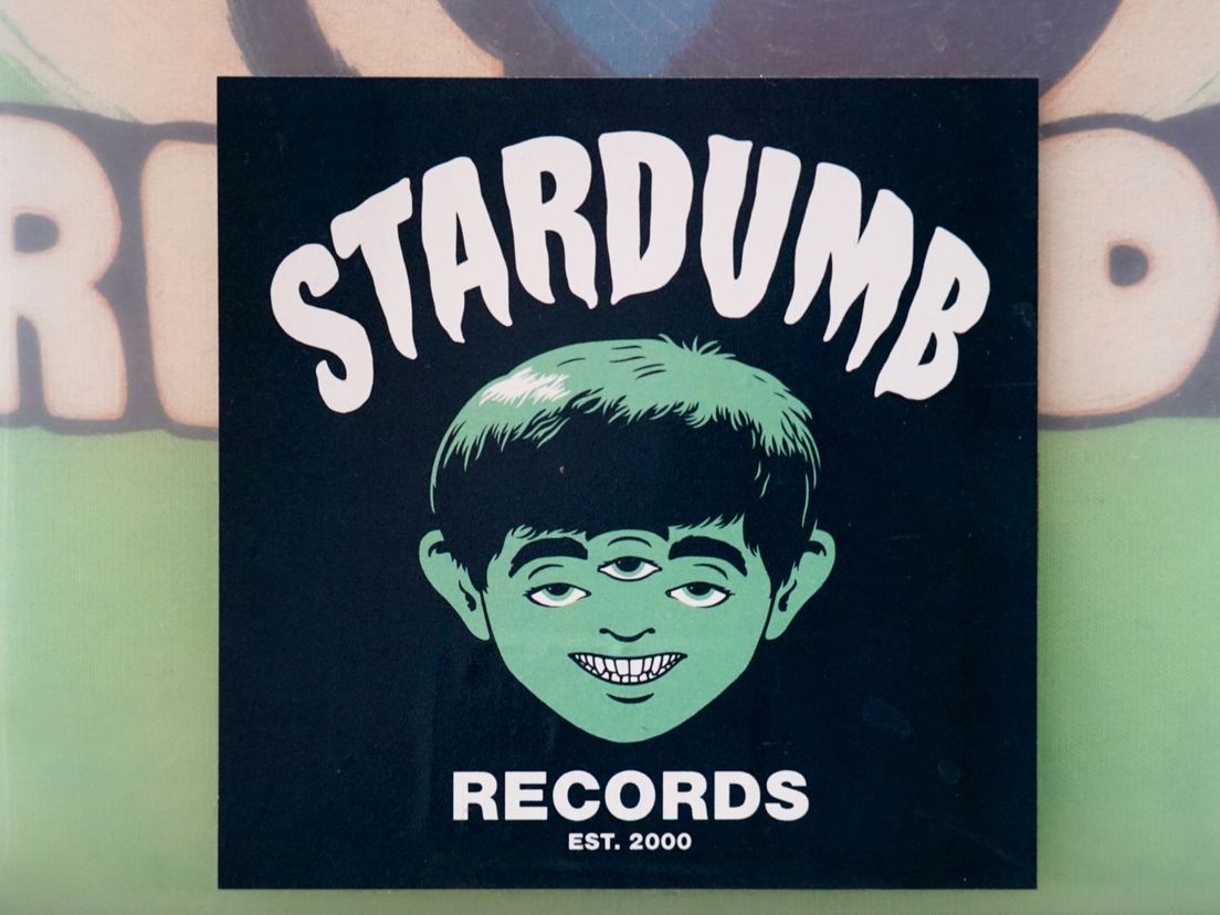 Het logo van Stardumb Records, ontworpen door Stefan Tijs..
