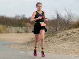 Marathon krijgt voor Nelleke absurde wending na hartstilstand deelnemer: 'Ik dacht eerst dat het kramp was'