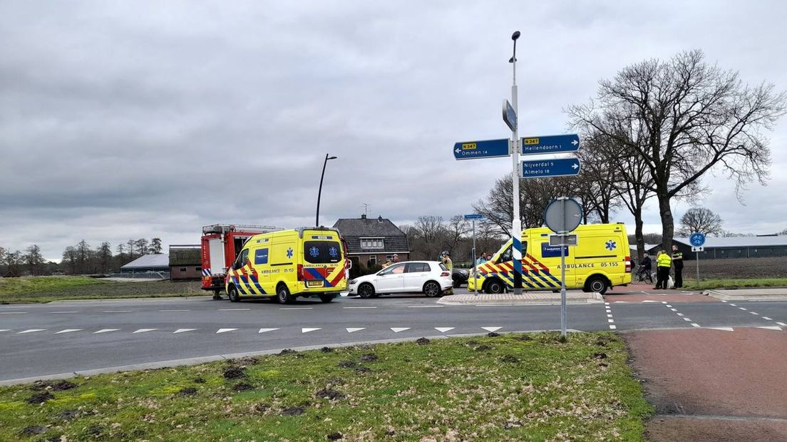 A cyclist died in a collision with a motorist in Hellendoorn.