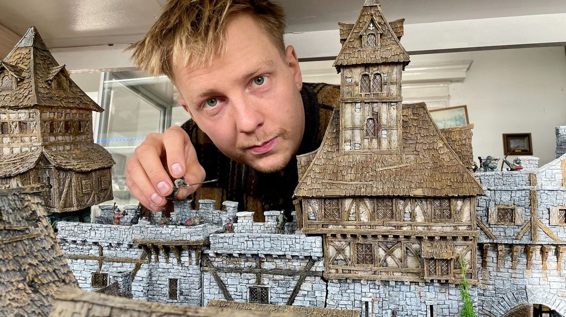 Martijn Holtslag in zijn Deventer Langsloop Museum