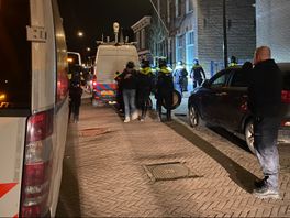 Acht mannen van harde kern Feyenoord opgepakt voor bekogelen politie tijdens jaarwisseling