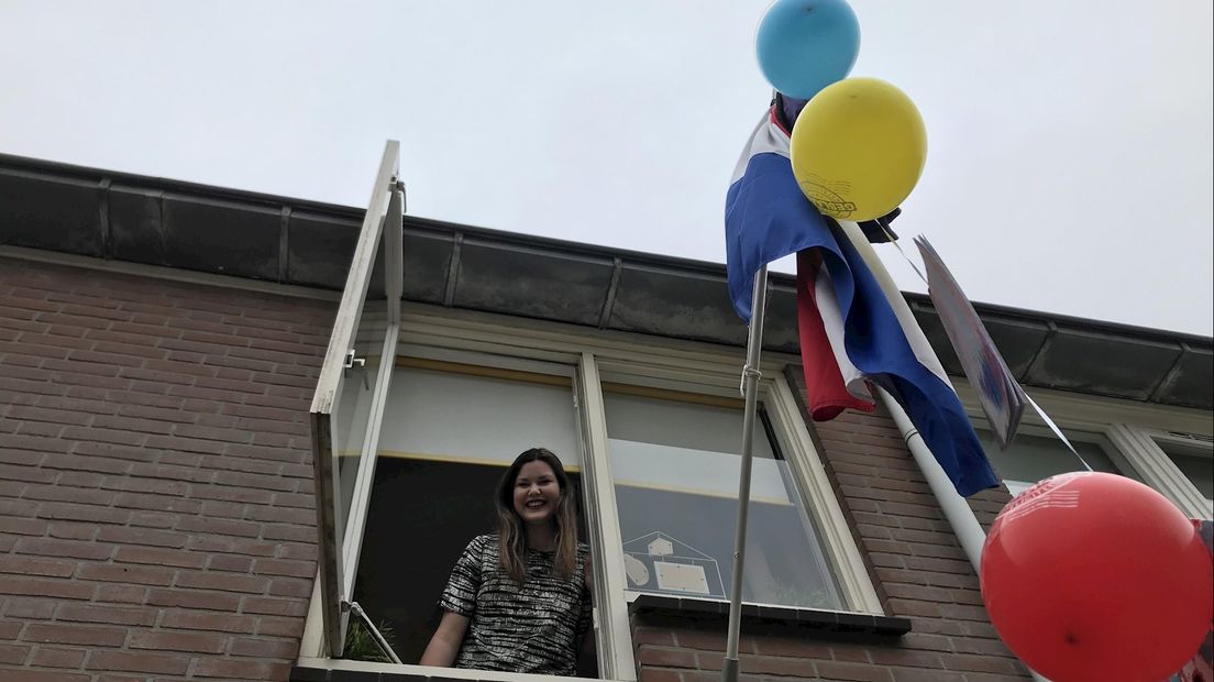 Bij Fleur Langhorst uit Hengelo kan de vlag uit; ze is geslaagd!