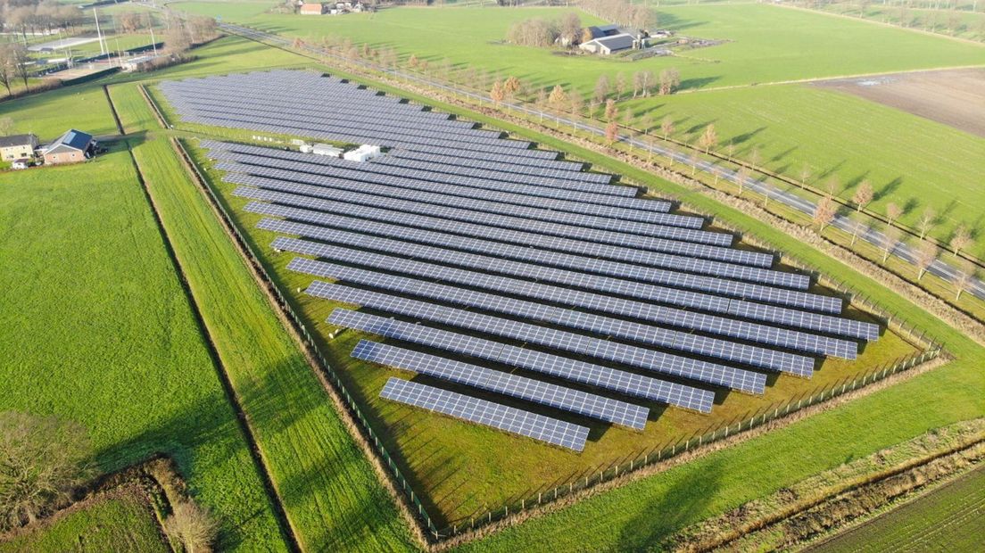 Het zonnepanelenveld in Heeten