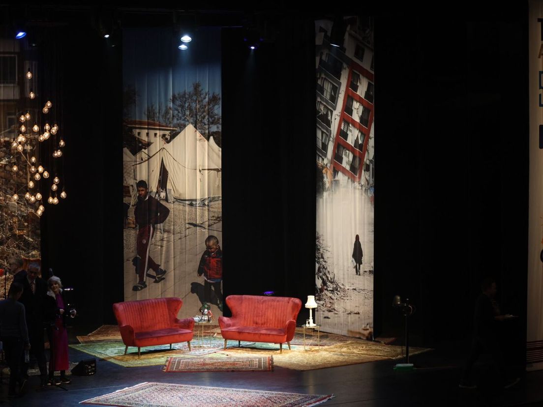 TERUGKIJKEN: benefietavond aardbevingsslachtoffers vanuit Theater aan de Schie