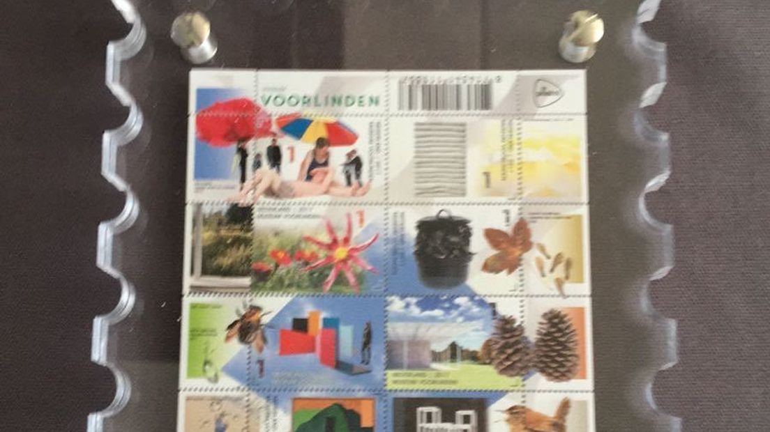 Op zijn laatste werkdag kreeg de medewerker alleen dit velletje postzegels