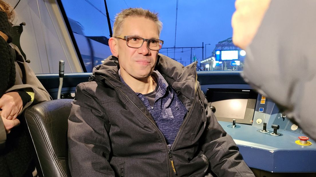 Ronald van den Helder neemt plaats op de machinistenstoel