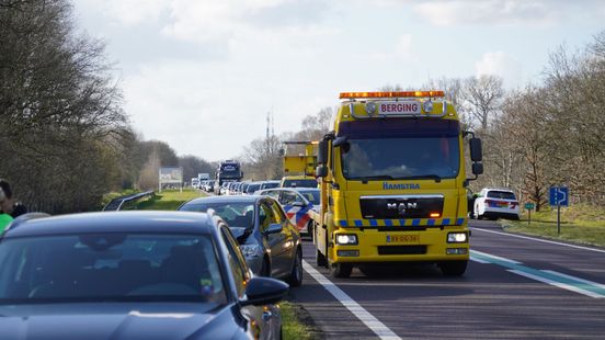 File op N34 door ongeluk met drie autos. File op N34 door ongeluk met drie autos.