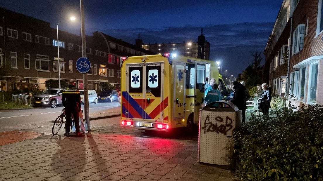 Ambulance aan de Peizerweg in Stad