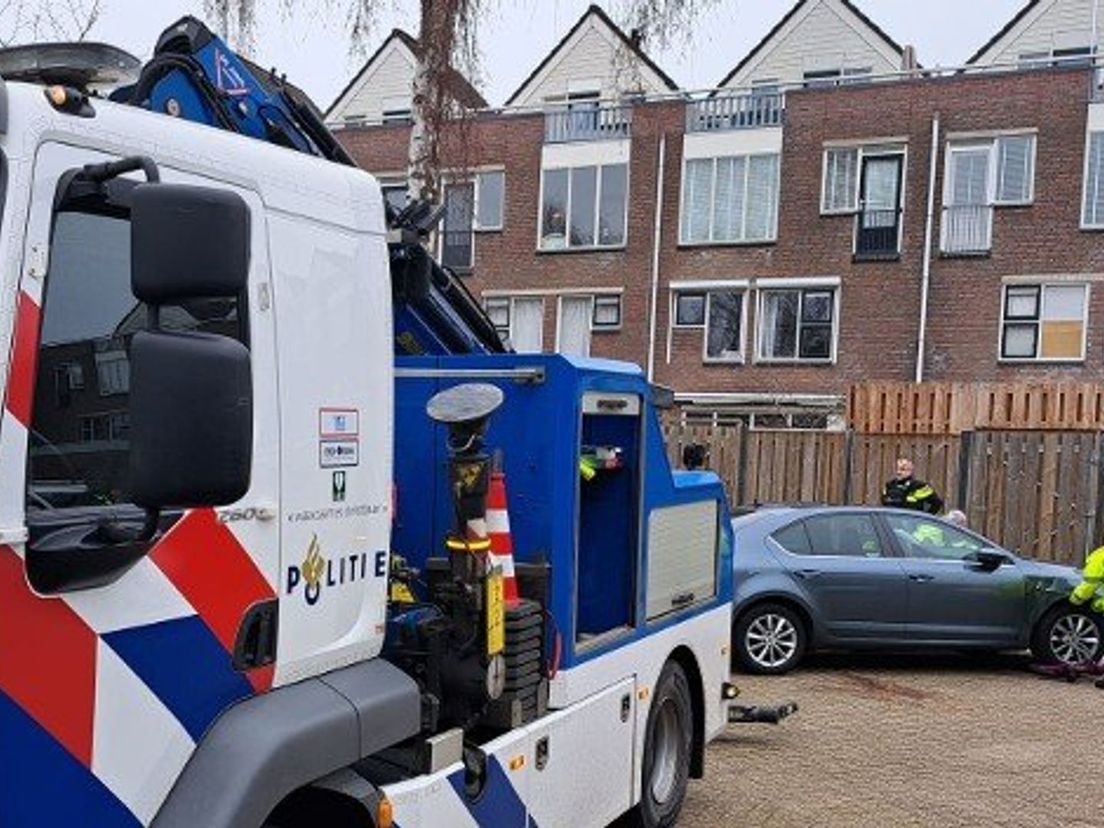 De tweede vluchtauto van voortvluchtige 'Lucky' is gevonden in de Kuinder in Rotterdam-Zevenkamp
