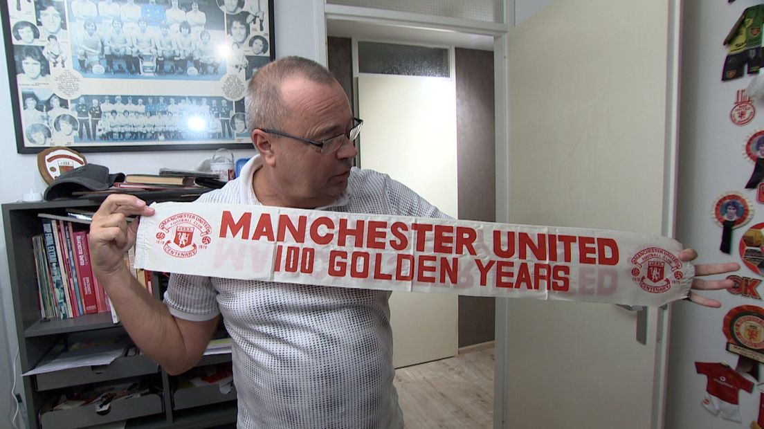 Ron Snellen heeft in zijn huis een speciale kamer voor zijn Manchester United-collectie ingericht