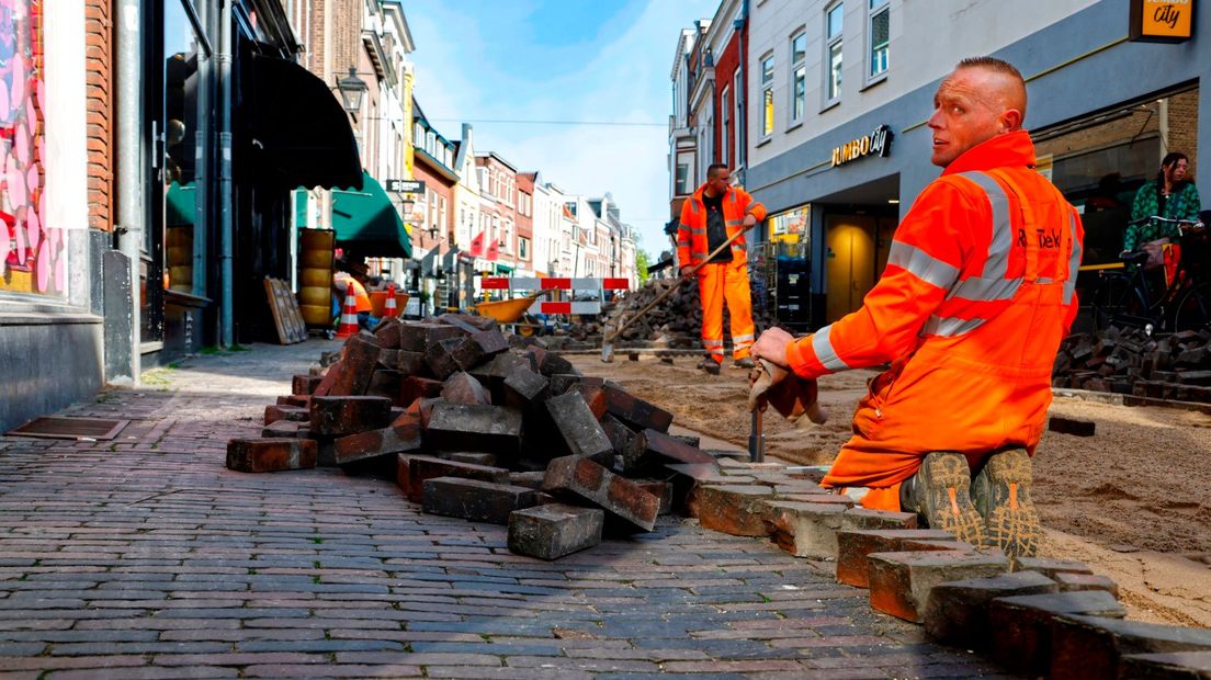 De hele Twijnstraat is opnieuw bestraat