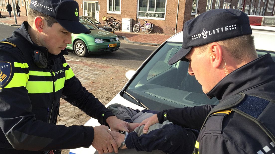 Politie pakt drie drugsdealers op in een half uur tijd