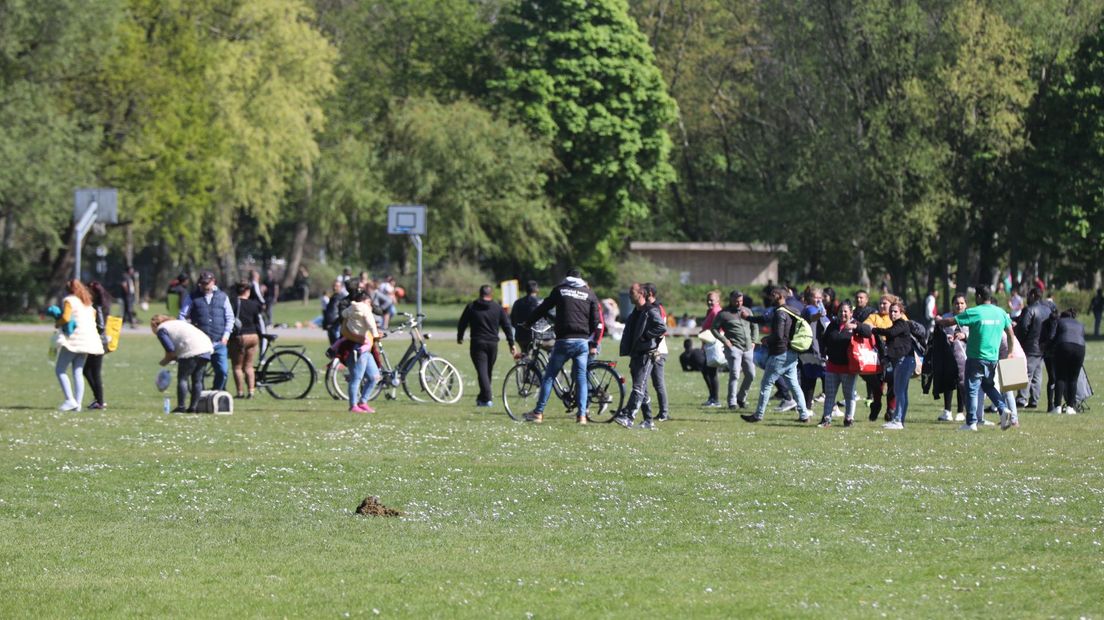Ook in Zuiderpark werden boetes uitgedeeld na overtreding van de coronaregels
