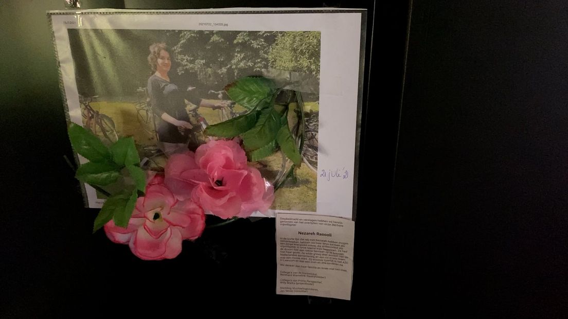 Een foto ter herinnering aan Nezara hangt in het keukentje bij de fietsenwerkplaats
