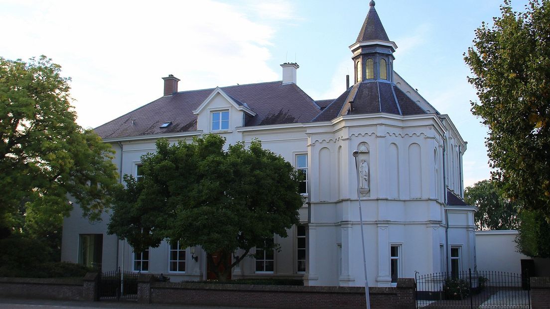 Kindermisbruikende sekteleider Sipke Vrieswijk overleden - Omroep