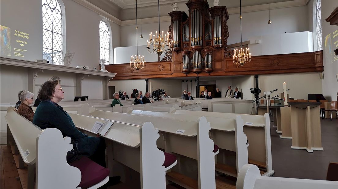 Een bijna lege kerk in Heino vandaag