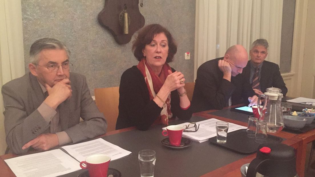Wethouder Boen en burgemeester Galama van Stadskanaal en de wethouders Wierenga en Velema (Veendam)