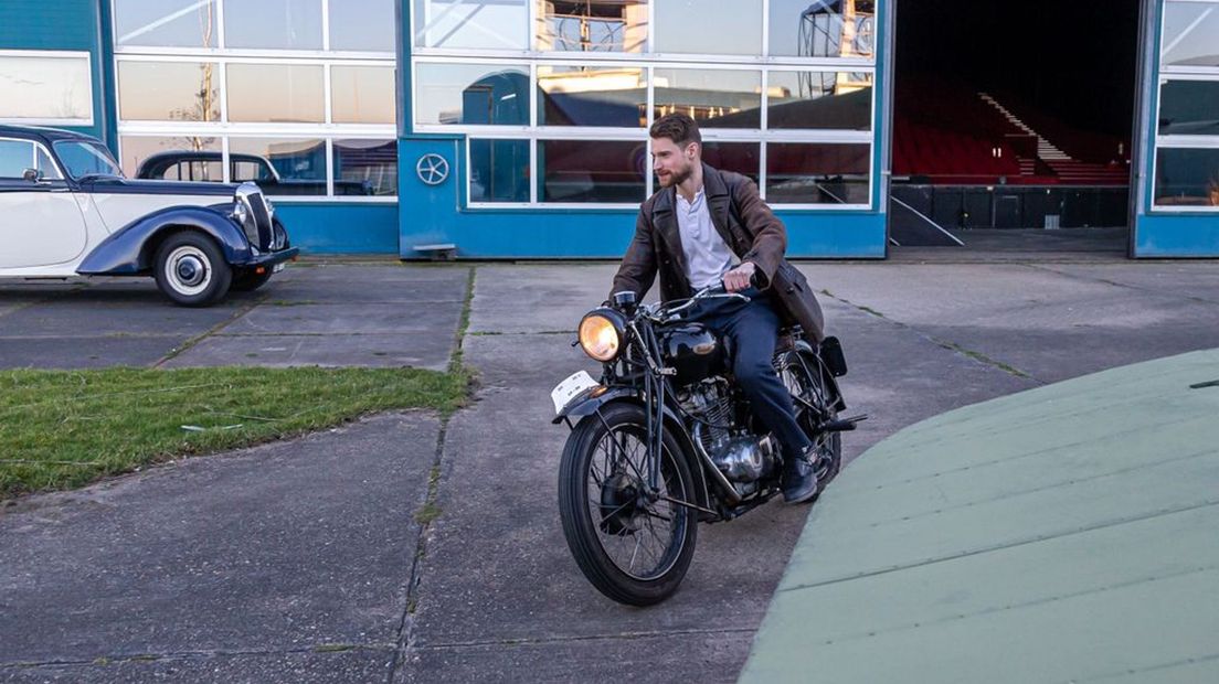 Alex geniet al 9 jaar van recordmusical Soldaat van Oranje - Omroep