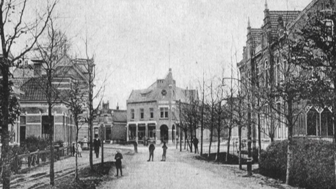 De Stationsweg in Emmen, waar een hotel stond waarin Belgische vluchtelingen zaten (Bron: Verhalen van de Eerste Wereldoorlog)